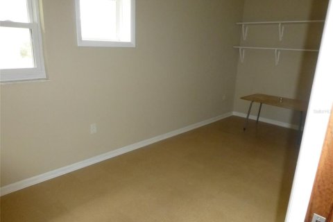 House in Temple Terrace, Florida 3 bedrooms, 184.23 sq.m. № 1910945 - photo 10
