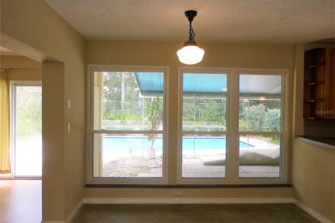 House in Temple Terrace, Florida 3 bedrooms, 184.23 sq.m. № 1910945 - photo 4