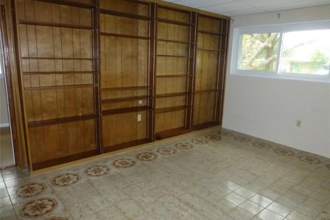 House in Temple Terrace, Florida 3 bedrooms, 184.23 sq.m. № 1910945 - photo 9