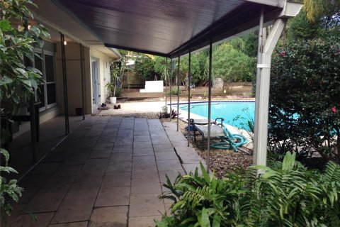 House in Temple Terrace, Florida 3 bedrooms, 184.23 sq.m. № 1910945 - photo 20