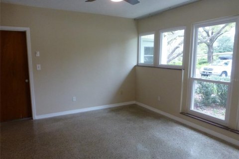House in Temple Terrace, Florida 3 bedrooms, 184.23 sq.m. № 1910945 - photo 17