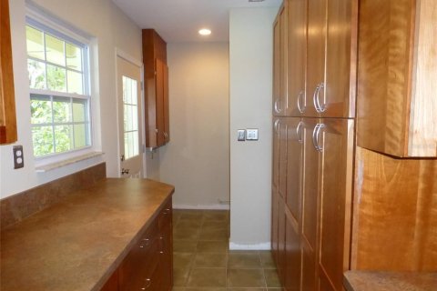 House in Temple Terrace, Florida 3 bedrooms, 184.23 sq.m. № 1910945 - photo 8