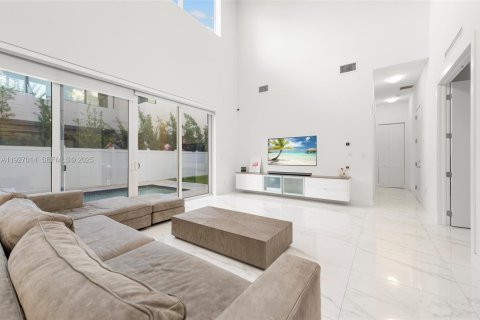 Villa ou maison à louer à Doral, Floride: 5 chambres, 429.95 m2 № 1985952 - photo 7