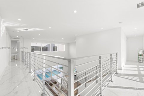 Villa ou maison à louer à Doral, Floride: 5 chambres, 429.95 m2 № 1985952 - photo 24