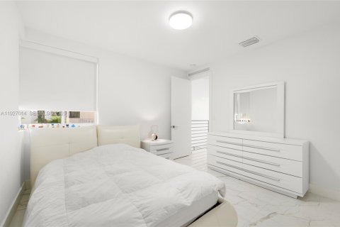 Villa ou maison à louer à Doral, Floride: 5 chambres, 429.95 m2 № 1985952 - photo 12