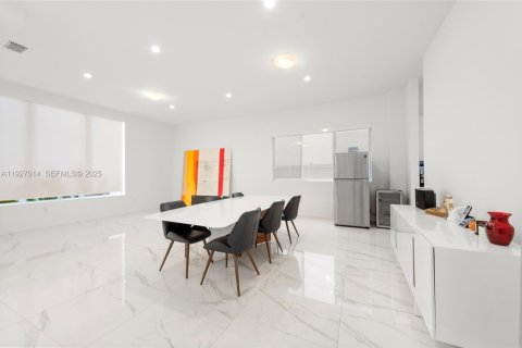 Villa ou maison à louer à Doral, Floride: 5 chambres, 429.95 m2 № 1985952 - photo 20