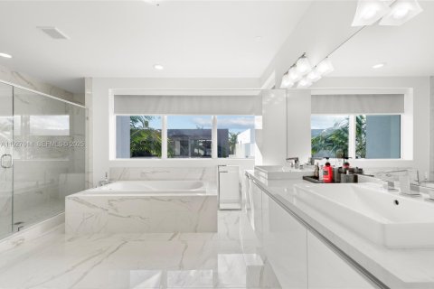 Villa ou maison à louer à Doral, Floride: 5 chambres, 429.95 m2 № 1985952 - photo 27