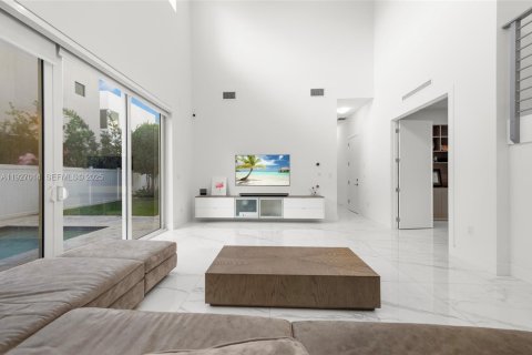 Villa ou maison à louer à Doral, Floride: 5 chambres, 429.95 m2 № 1985952 - photo 8