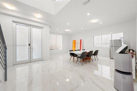 Villa ou maison à louer à Doral, Floride: 5 chambres, 429.95 m2 № 1985952 - photo 21