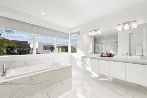 Villa ou maison à louer à Doral, Floride: 5 chambres, 429.95 m2 № 1985952 - photo 26