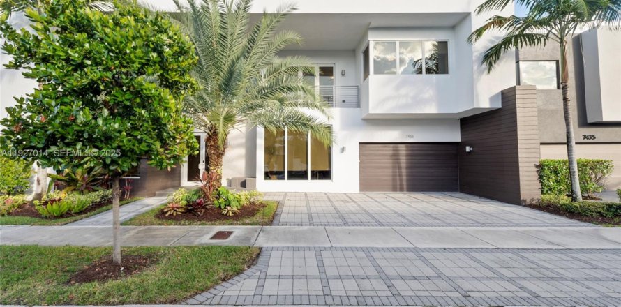 Villa ou maison à Doral, Floride 5 chambres, 429.95 m2 № 1985952