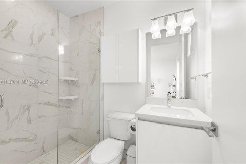 Villa ou maison à louer à Doral, Floride: 5 chambres, 429.95 m2 № 1985952 - photo 13