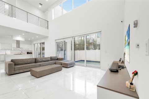 Villa ou maison à louer à Doral, Floride: 5 chambres, 429.95 m2 № 1985952 - photo 4