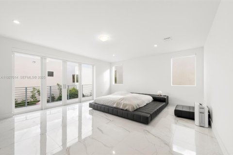 Villa ou maison à louer à Doral, Floride: 5 chambres, 429.95 m2 № 1985952 - photo 30