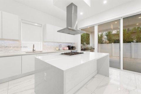 Villa ou maison à louer à Doral, Floride: 5 chambres, 429.95 m2 № 1985952 - photo 5