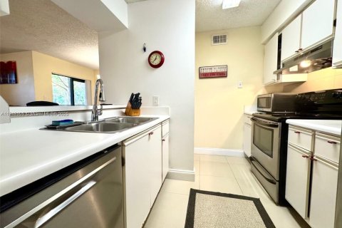 Condominio en alquiler en Hollywood, Florida, 1 dormitorio, 78.13 m2 № 1974819 - foto 11