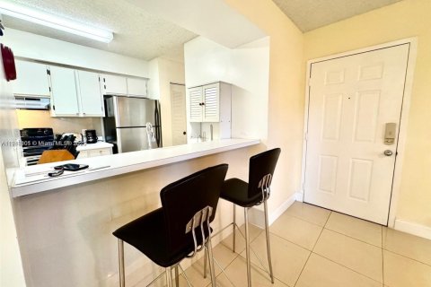 Condominio en alquiler en Hollywood, Florida, 1 dormitorio, 78.13 m2 № 1974819 - foto 9