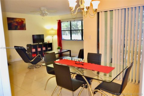 Condominio en alquiler en Hollywood, Florida, 1 dormitorio, 78.13 m2 № 1974819 - foto 6