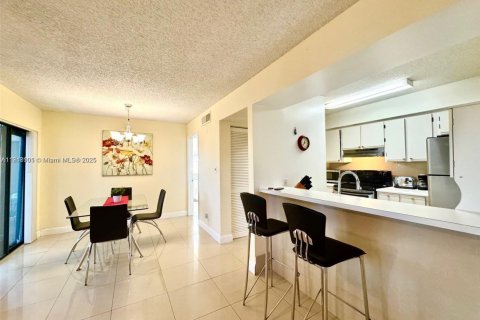 Condominio en alquiler en Hollywood, Florida, 1 dormitorio, 78.13 m2 № 1974819 - foto 10