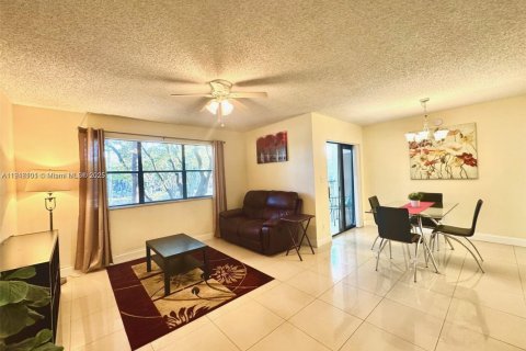 Condominio en alquiler en Hollywood, Florida, 1 dormitorio, 78.13 m2 № 1974819 - foto 8