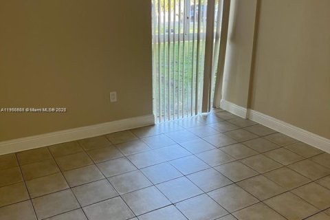 Condominio en alquiler en Hialeah, Florida, 2 dormitorios, 85.93 m2 № 1952090 - foto 12