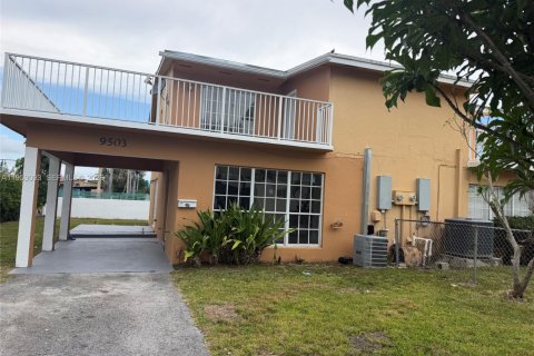 Adosado en alquiler en Miami, Florida, 3 dormitorios, 311.32 m2 № 2153232 - foto 14