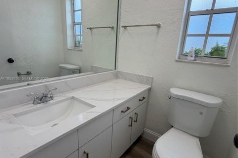 Adosado en alquiler en Miami, Florida, 3 dormitorios, 311.32 m2 № 2153232 - foto 9