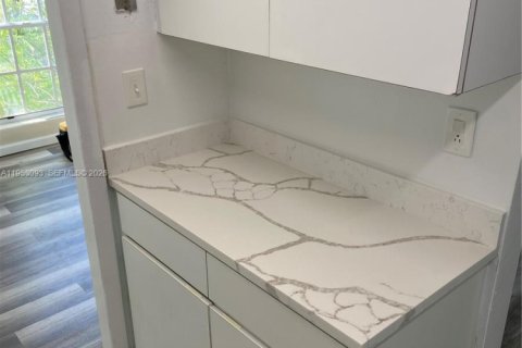 Adosado en alquiler en Miami, Florida, 3 dormitorios, 311.32 m2 № 2153232 - foto 5