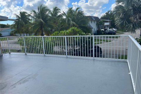 Adosado en Miami, Florida 3 dormitorios, 311.32 m2 № 2153232