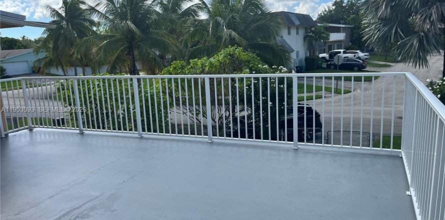 Adosado en Miami, Florida 3 dormitorios, 311.32 m2 № 2153232
