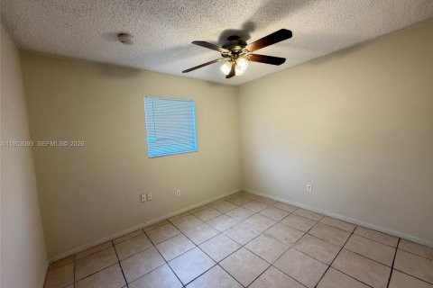 Adosado en alquiler en Miami, Florida, 3 dormitorios, 311.32 m2 № 2153232 - foto 11