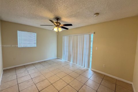 Adosado en alquiler en Miami, Florida, 3 dormitorios, 311.32 m2 № 2153232 - foto 13