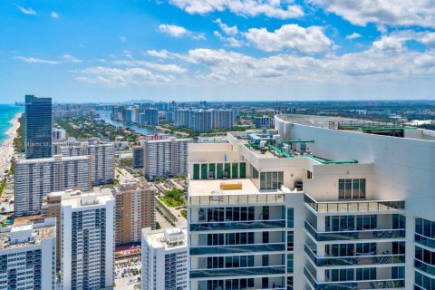 Condominio en alquiler en Hallandale Beach, Florida, 3 dormitorios, 161 m2 № 1937852 - foto 30