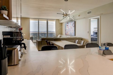 Condominio en alquiler en Hallandale Beach, Florida, 3 dormitorios, 161 m2 № 1937852 - foto 13