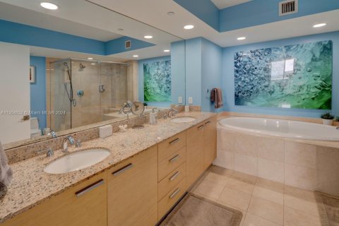 Condominio en alquiler en Hallandale Beach, Florida, 3 dormitorios, 161 m2 № 1937852 - foto 26