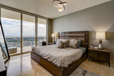 Condo in Hallandale Beach, Florida, 3 bedrooms  № 1937852 - photo 23