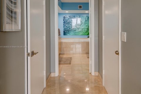 Copropriété à louer à Hallandale Beach, Floride: 3 chambres, 161 m2 № 1937852 - photo 17