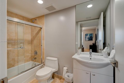 Condominio en alquiler en Hallandale Beach, Florida, 3 dormitorios, 161 m2 № 1937852 - foto 4