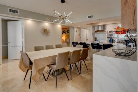 Condominio en alquiler en Hallandale Beach, Florida, 3 dormitorios, 161 m2 № 1937852 - foto 25