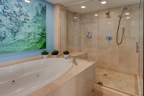 Condominio en alquiler en Hallandale Beach, Florida, 3 dormitorios, 161 m2 № 1937852 - foto 19