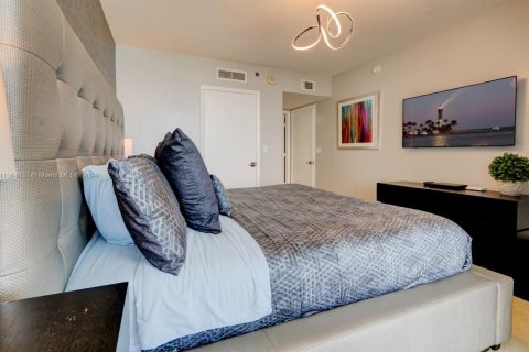 Condominio en alquiler en Hallandale Beach, Florida, 3 dormitorios, 161 m2 № 1937852 - foto 24