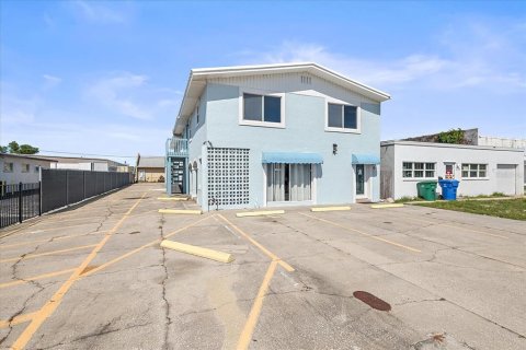 Commercial property in Venice, Florida 555.74 sq.m. № 2091492