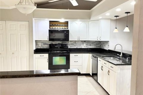 Villa ou maison à vendre à Sarasota, Floride: 3 chambres, 149.94 m2 № 2237750 - photo 11