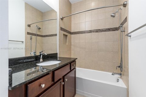 Adosado en venta en Sunrise, Florida, 3 dormitorios, 216 m2 № 1984136 - foto 18