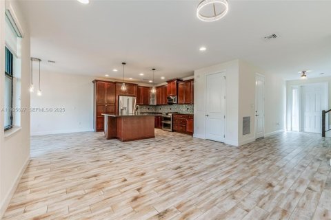 Adosado en venta en Sunrise, Florida, 3 dormitorios, 216 m2 № 1984136 - foto 6