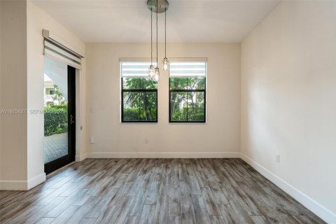 Adosado en venta en Sunrise, Florida, 3 dormitorios, 216 m2 № 1984136 - foto 4