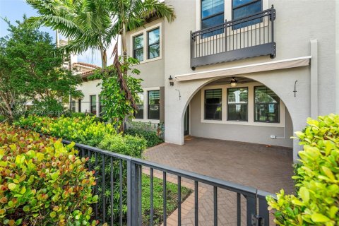 Adosado en venta en Sunrise, Florida, 3 dormitorios, 216 m2 № 1984136 - foto 21