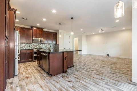 Adosado en venta en Sunrise, Florida, 3 dormitorios, 216 m2 № 1984136 - foto 5