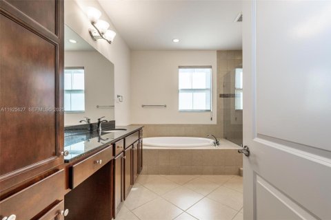 Adosado en venta en Sunrise, Florida, 3 dormitorios, 216 m2 № 1984136 - foto 15