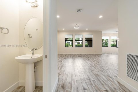 Adosado en venta en Sunrise, Florida, 3 dormitorios, 216 m2 № 1984136 - foto 7